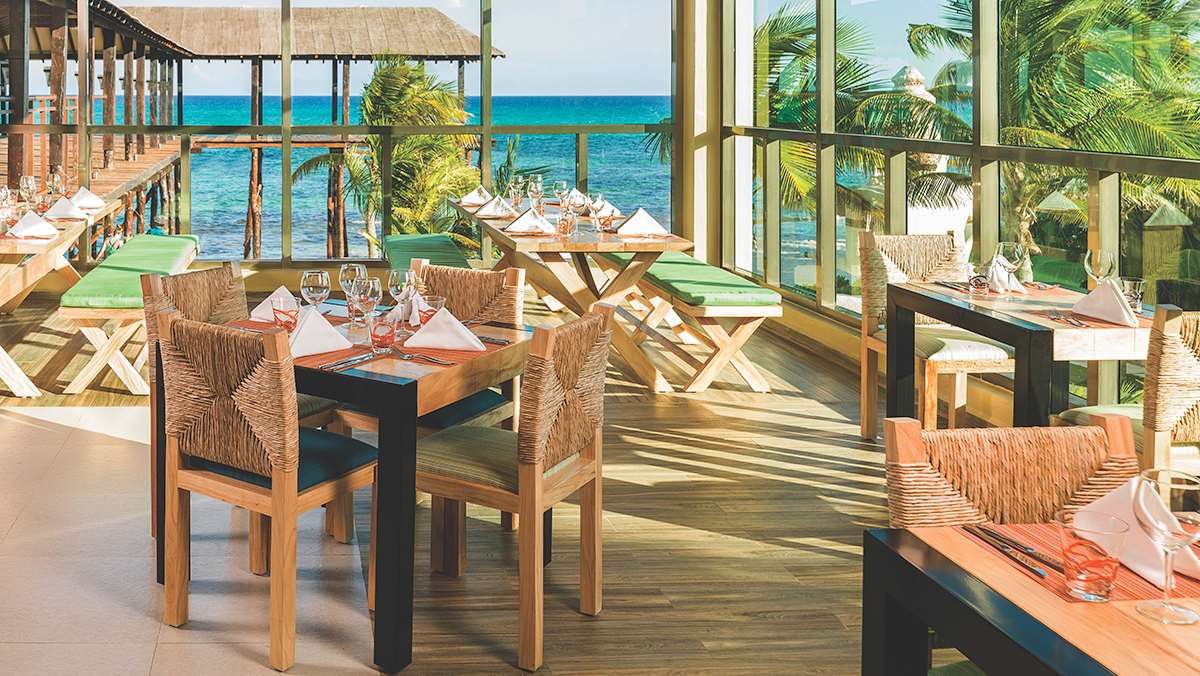 Delicious gourmet meals on the oceanfront at Generations Riviera Maya in Cancun