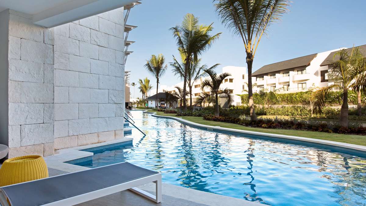 Relaxing patio pool side at Sensatori Punta Cana luxury resort | Karisma Hotels & Resorts®