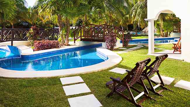 relaxing pool and jacuzzi view at el dorado royale in riviera maya cancun