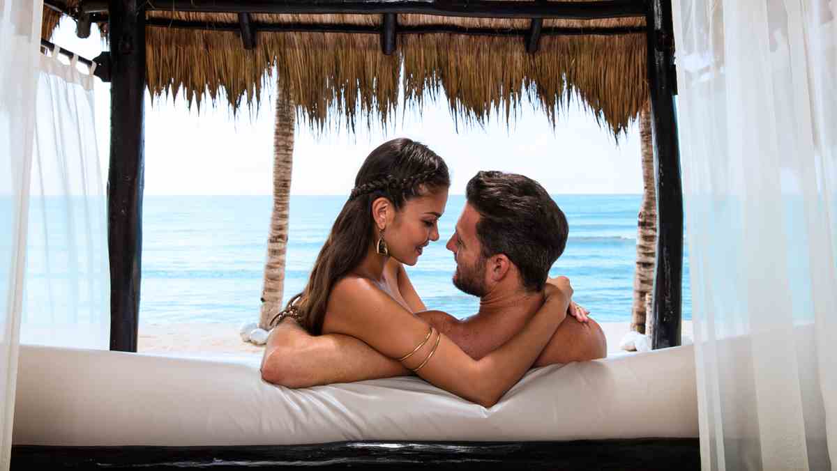 Romantic couple at the nudist all inclusive resort | Hidden Beach | Mexico